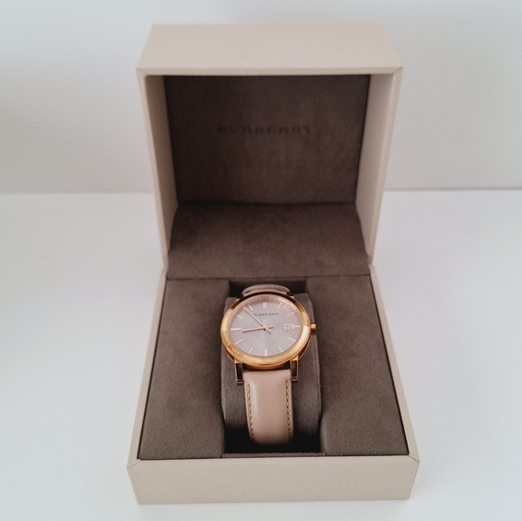 Burberry ladies watch with original boxes and dust bag - Picture 2 of 12